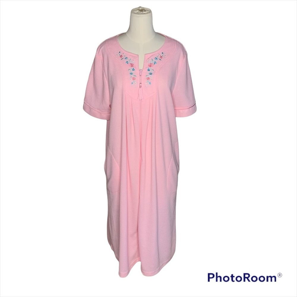 Jasmine Rose Womens Pink Embroidered Short Sleeve Robe Size M NWT